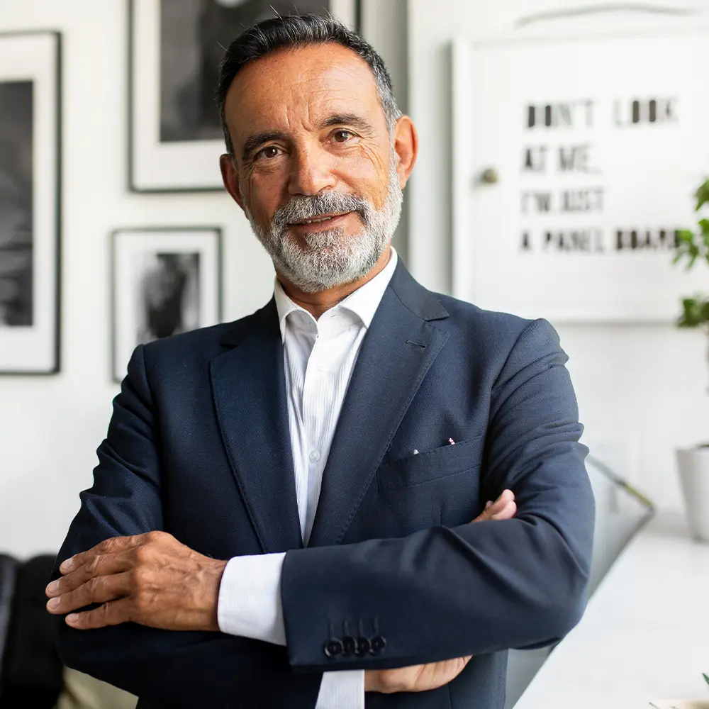 Carlos Mendes, CEO da TechFlow Solutions